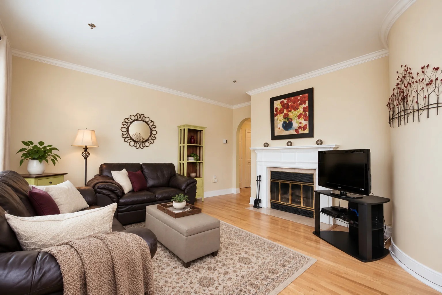 Unit 10 · Living room